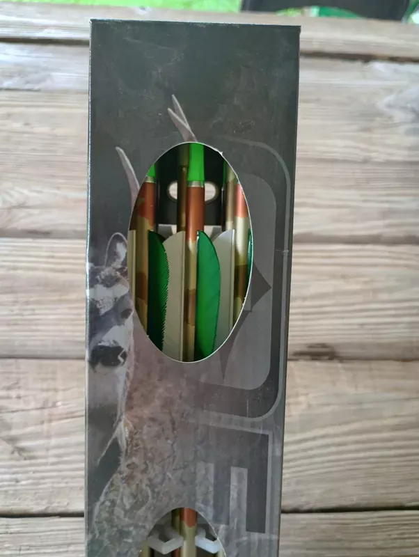 XX75 CAMO HUNTER 4 R/W FEATHERS 2117
